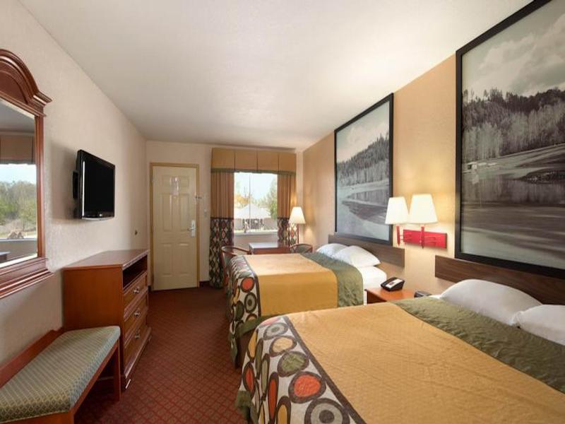 Super 8 By Wyndham Pratt Hotel Exterior foto